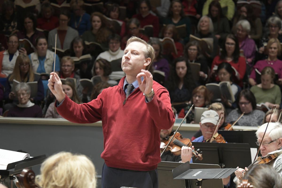 Michael Slon conducts Messiah Sing-In
