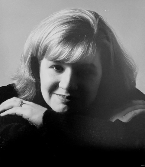 Dana McComb- Headshot