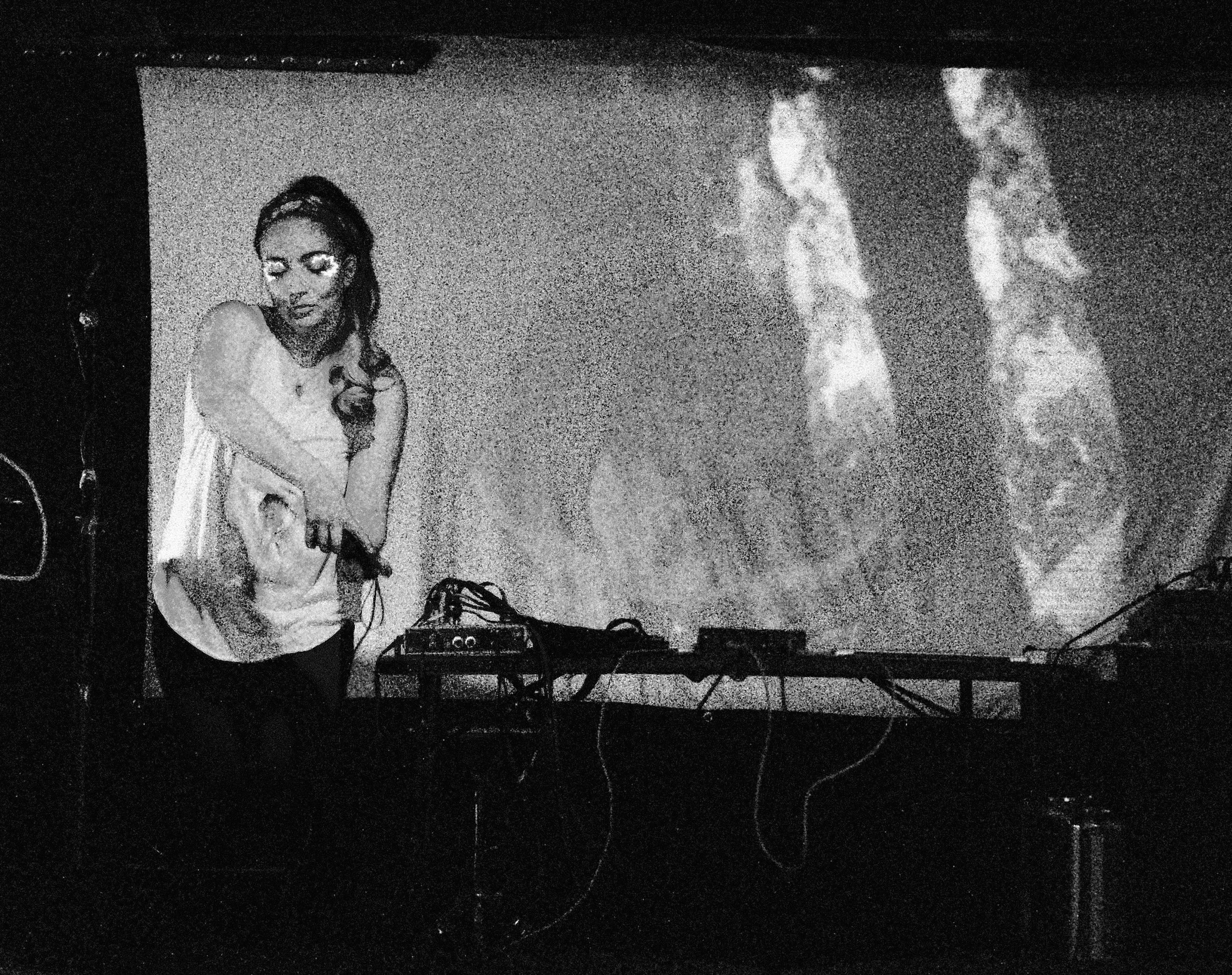 Photo of Lauren Sarah Hayes in performance